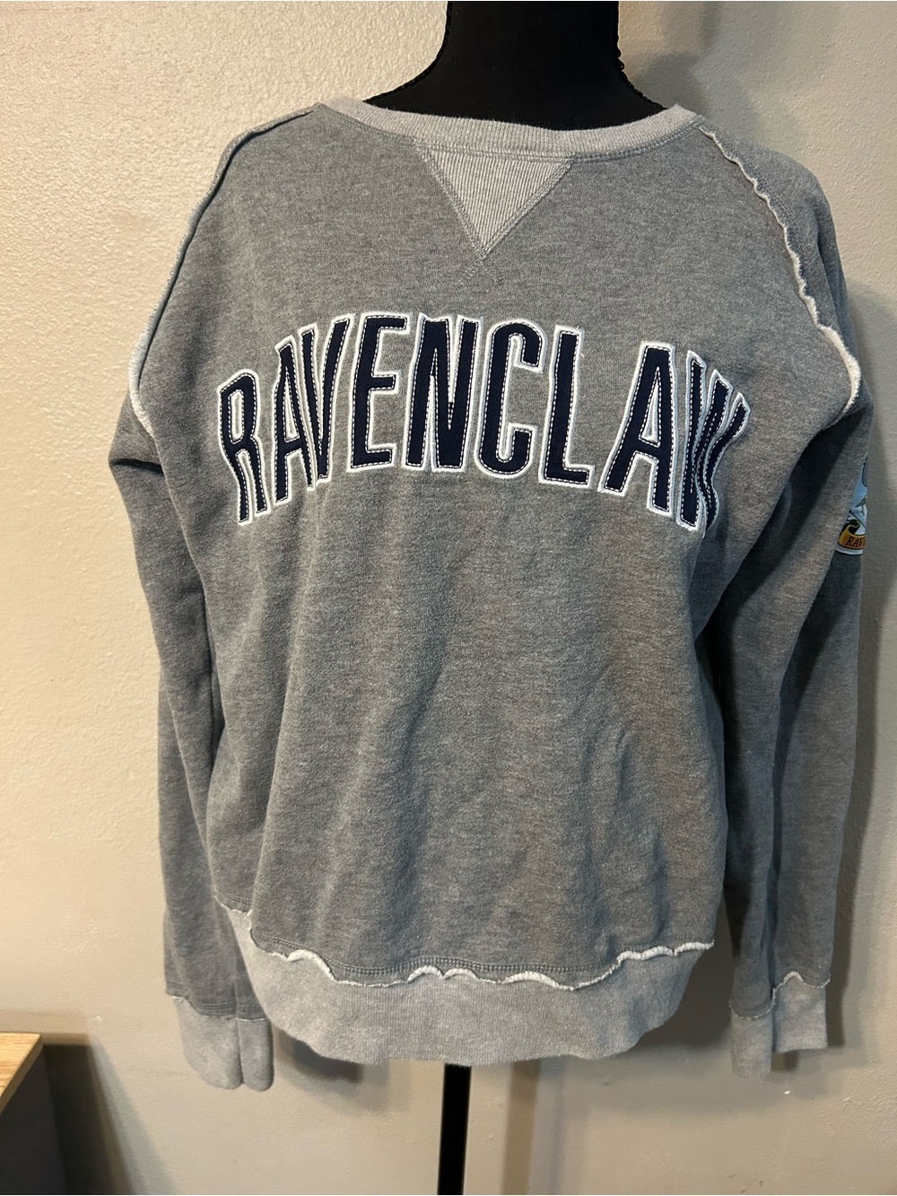 Universal Studios Harry Potter Ravenclaw Gray Crewneck Sweatshirt M Crest